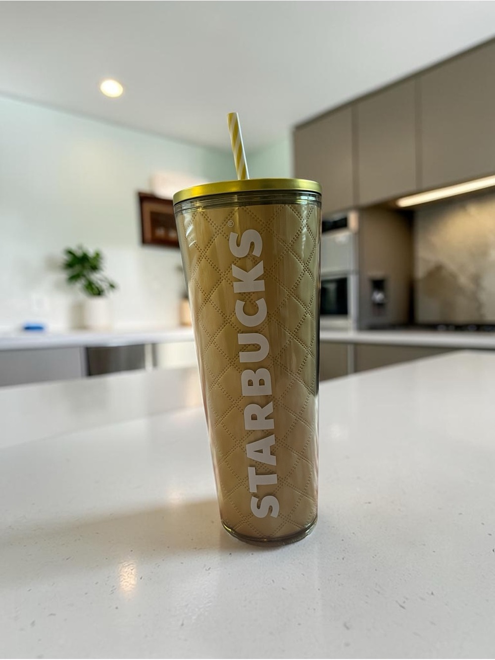 Starbucks Gold Quilted Travel Tumbler with Straw - New (2024 holiday edition)
